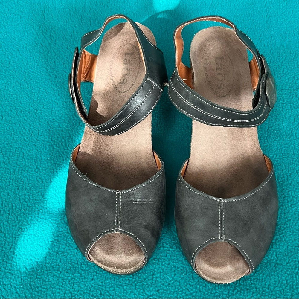 Taos Penelopeep Dark Gray Sandals Sz 38